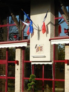Minute de silence - Groupe Scolaire - Commune de Saint Prim (3)