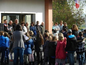 Minute de silence - Groupe Scolaire - Commune de Saint Prim (13)